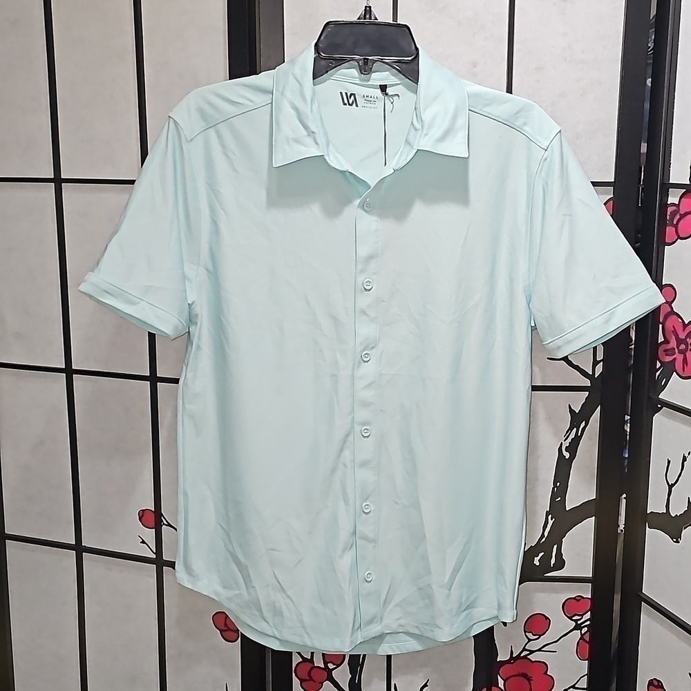 VRST Short Sleeve Button Shirt Size Small NWT